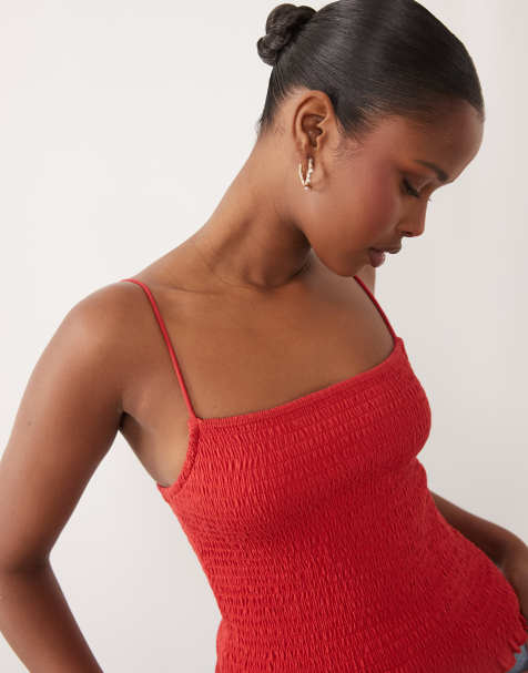 ASOS DESIGN – Gesmoktes Camisole in Rot mit Rüschensaum - view 1