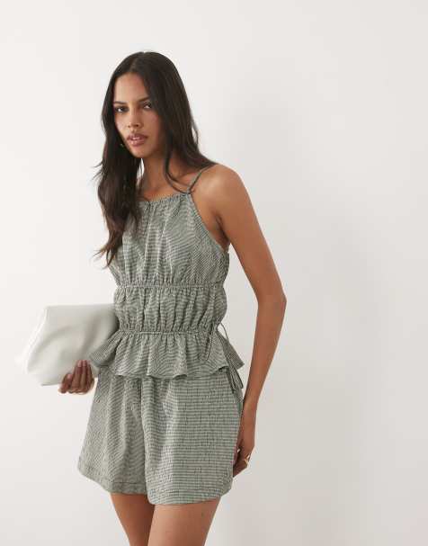 ASOS DESIGN – Gesmoktes Camisole-Oberteil in Schwarz-Weiß mit eckigem Ausschnitt, Bindedetail und Vichy-Karo, Kombiteil - view 1