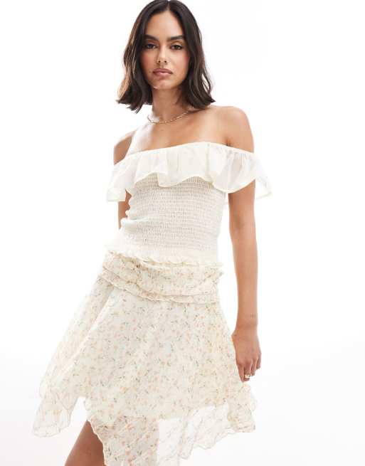 ASOS DESIGN – Gesmoktes Chiffon-Camisole in Elfenbeinweiß mit Rüschen
