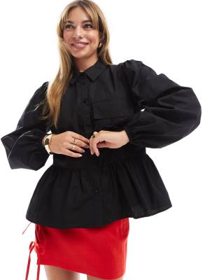 ASOS DESIGN - Gesmoktes Hemd aus Baumwoll-Popeline in Schwarz mit gebundener Brusttasche