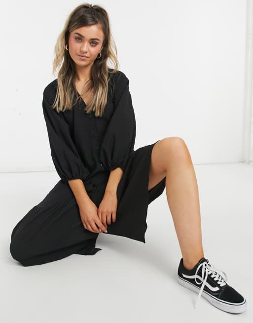 ASOS DESIGN – Gesmoktes Maxi-Hemdkleid mit Struktur und Knopfleiste in Schwarz