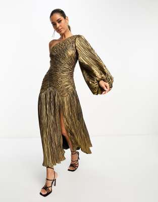 ASOS DESIGN - Gesmoktes Maxikleid in Metallic-Gold mit One-Shoulder-Ärmel-Brown