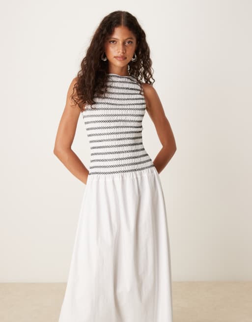 ASOS DESIGN – Gesmoktes Maxikleid in Weiß mit Kontrastnaht, 3 von 4