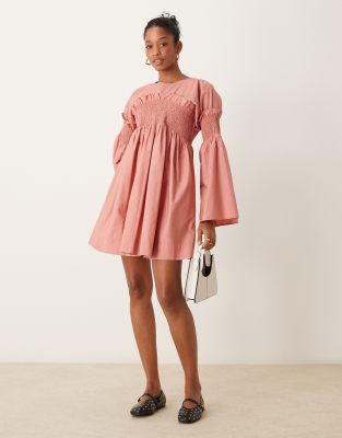 ASOS DESIGN - Gesmoktes Minikleid aus Baumwolle in Rosé mit ausgestellten Ärmeln-Bunt