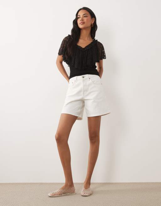 ASOS DESIGN – Gesmoktes Oberteil aus Spitze in Schwarz mit Flatterdetail, 2 von 4