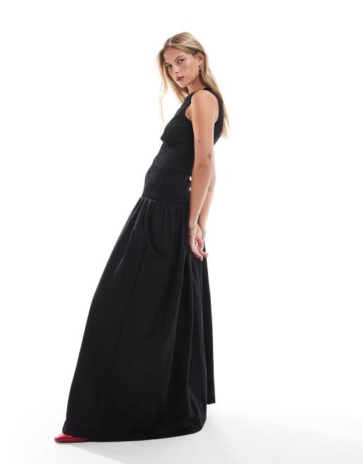 ASOS DESIGN – Gesmoktes Popeline-Maxikleid in Schwarz mit tiefer Taille