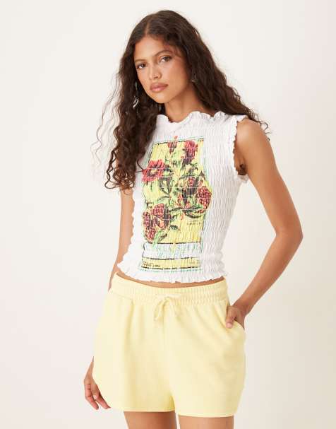 ASOS DESIGN – Gesmoktes T-Shirt in Weiß mit Granatapfel-Grafik - view 1