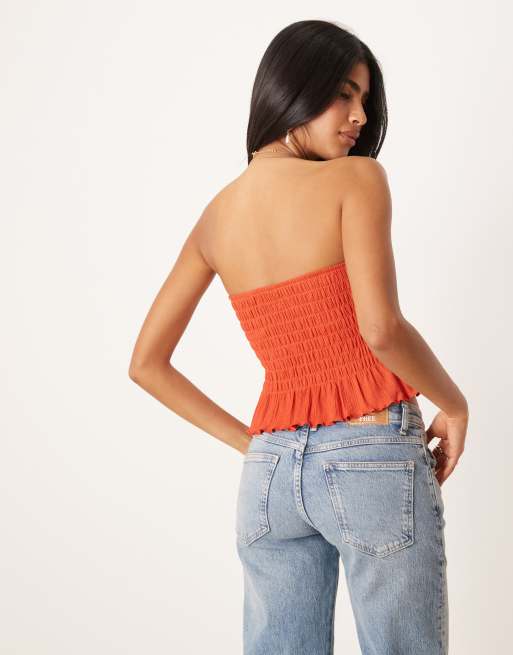 ASOS DESIGN – Gesmoktes, trägerloses Oberteil in Rot, 4 von 4