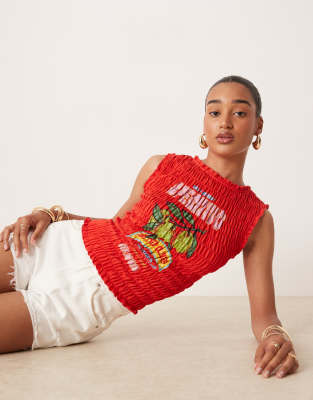ASOS DESIGN - Gesmoktes Trägertop in Rot mit Oliven-Grafik