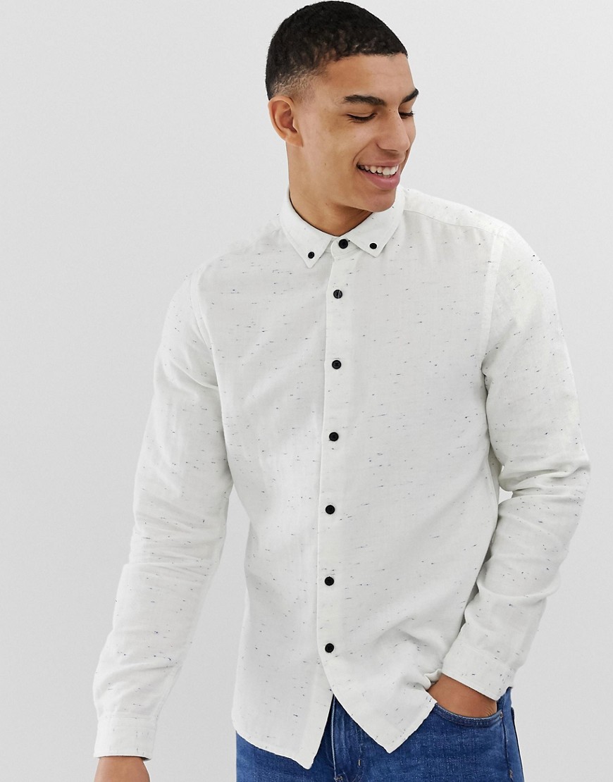 ASOS DESIGN - Gespikkeld regular-fit overhemd met kraag met knoopjes in wit