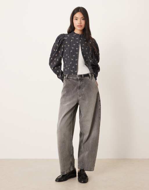 ASOS DESIGN – Gesteppte Bettjacke in Marineblau mit Blumenmuster und voluminösen Ärmeln, 2 von 4