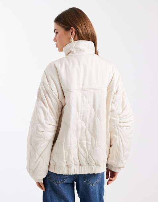 ASOS DESIGN – Gesteppte Bomberjacke in Cremeweiß mit Passe, 4 von 4
