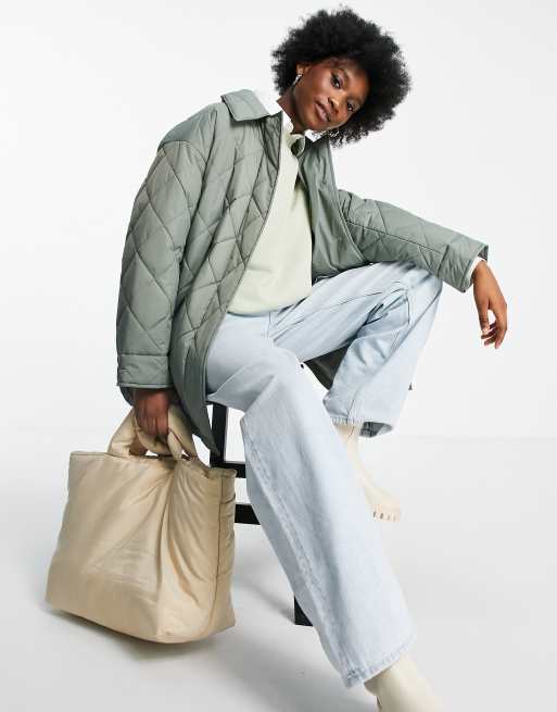 ASOS DESIGN – Gesteppte Oversize-Hemdjacke in Salbeigrün
