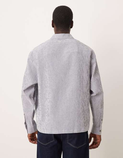 ASOS DESIGN - Gestreept oversized overhemd van seersucker in marineblauw, 3 van 5