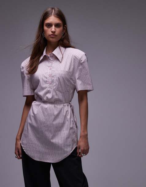 ASOS DESIGN - Gestreept poloshirt met schoudervullingen en ingenomen taille in roze - view 1
