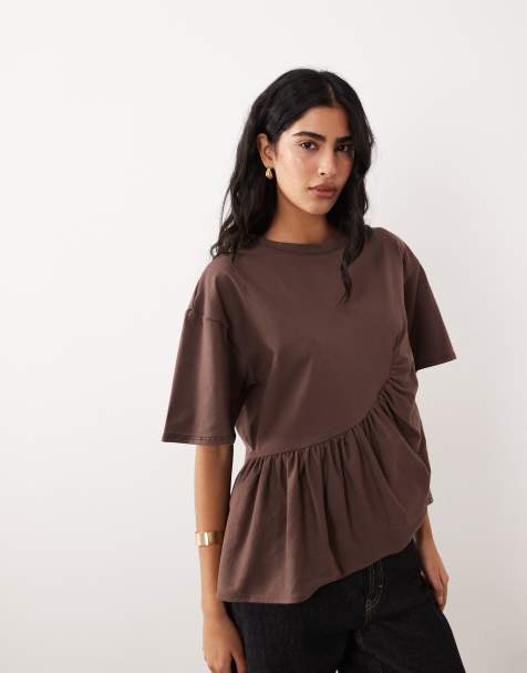 ASOS DESIGN - Gestreept recht T-shirt met asymmetrische peplum zoom in chocoladebruin - view 1