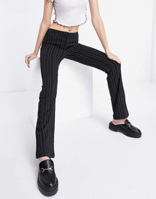 ASOS DESIGN - Gestreepte bengaline flare-broek met lage taille in jaren 90-stij in bruin