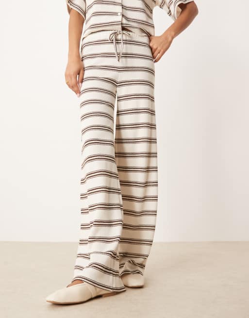 ASOS DESIGN - Gestreepte broek met halfhoge taille en wijde pijpen in ivoorwit, 2 van 5