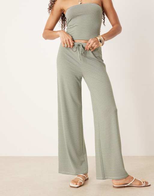 ASOS DESIGN - Gestreepte broek met wijde pijpen in groen, deel van co-ord set, 2 van 5