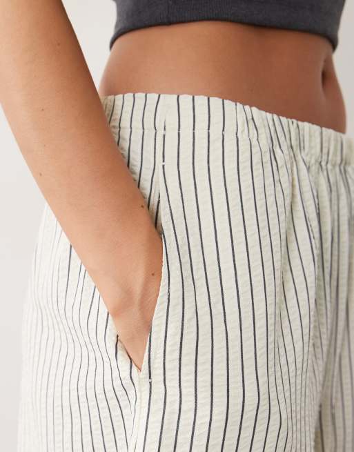 ASOS DESIGN - Gestreepte broek van seersucker met elastische taille en ballonpijpen in crème, 3 van 5
