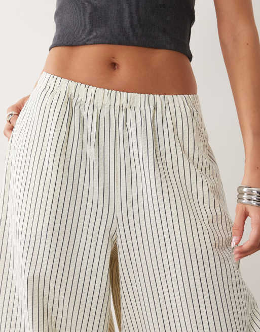 ASOS DESIGN - Gestreepte broek van seersucker met elastische taille en ballonpijpen in crème, 4 van 5