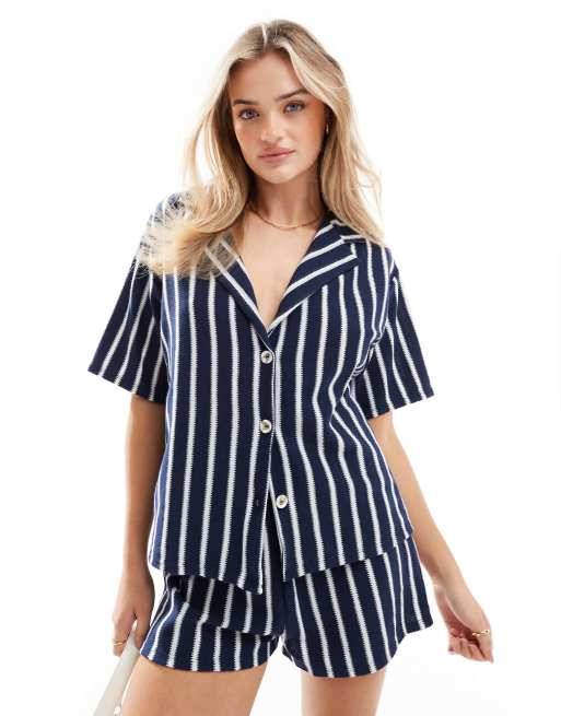 ASOS DESIGN - Gestreepte co-ord set met short en overhemd in marineblauw en wit