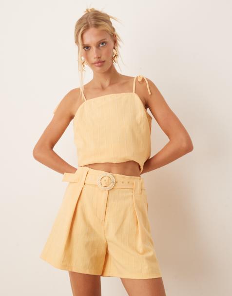 ASOS DESIGN - Gestreepte elegante shorts met riem in geel, deel van co-ord set - view 1