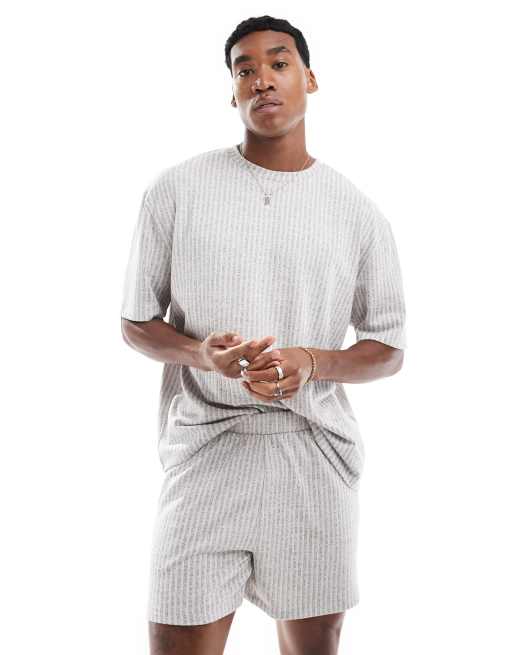 ASOS DESIGN - Gestreepte loungeset met T-shirt en shorts in grijs