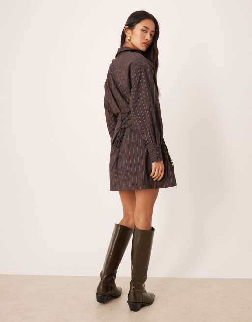 ASOS DESIGN - Gestreepte mini-overhemdjurk met vetersluiting in de taille in chocoladebruin, 3 van 4
