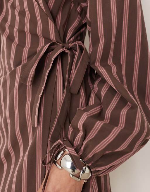 ASOS DESIGN - Gestreepte mini-overhemdjurk van popeline met gestrikte zijkanten in chocoladebruin, 3 van 4