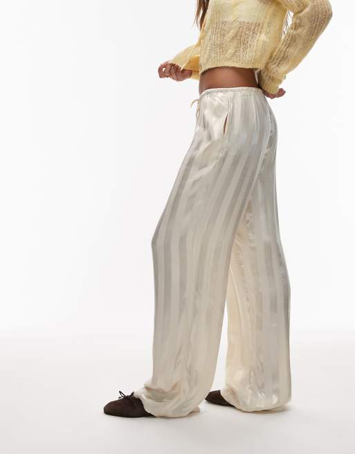 ASOS DESIGN - Gestreepte satijnen broek met wijde pijpen in crème, deel van co-ord set, 3 van 5