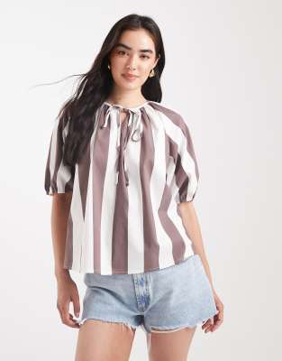ASOS DESIGN - Gestreifte Bluse mit Puffärmeln und Bindedetail-Bunt