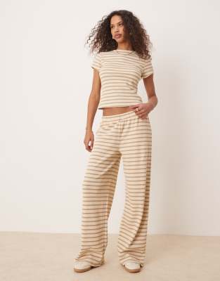ASOS DESIGN - Gestreifte Hose in Neutral gestreift mit weitem Bein und Waffelstruktur, Kombiteil-Bunt