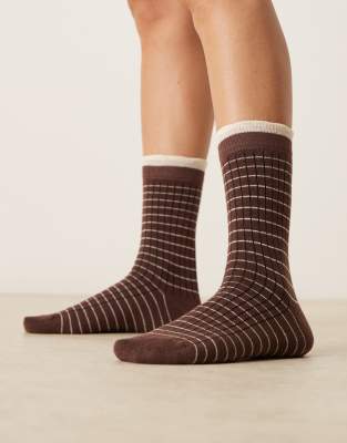 ASOS DESIGN - Gestreifte Knöchelsocken in Braun und Cremeweiß mit Rüschendetail-Brown