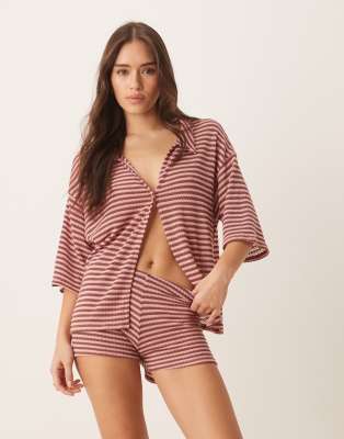 ASOS DESIGN - Gestreifte Oversize-Hemdbluse aus Strick in Rosa und Braun, Kombiteil-Bunt