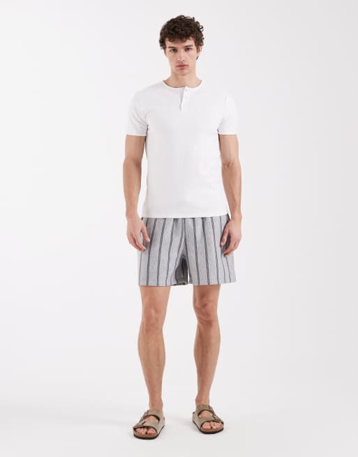 ASOS DESIGN – Gestreifte Oversize-Shorts aus Jersey in Grau, 2 von 5