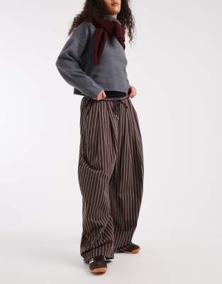 ASOS DESIGN - Gestreifte Schlupfhose in Pflaume in Hufeisen-Passform-Bunt