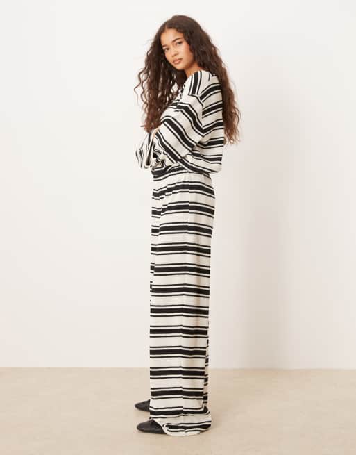 ASOS DESIGN – Gestreifte Strickhose in Schwarz-Weiß mit weitem Bein, Kombiteil, 3 von 5