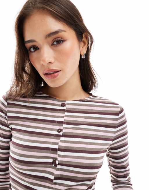 ASOS DESIGN – Gestreifte Strickjacke in Schokobraun mit Knopfleiste und knappem Schnitt, 3 von 4