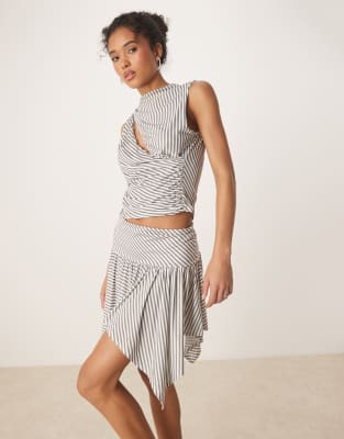 ASOS DESIGN - Gestreifter Rock in Grau mit Zipfelsaum, Kombiteil