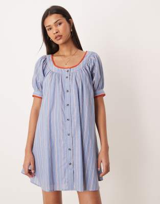 ASOS DESIGN - Gestreiftes Babydoll-Minikleid in Blau und Rot mit Knopfleiste-Bunt