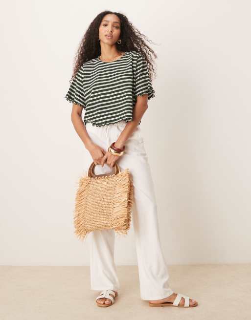 ASOS DESIGN – Gestreiftes Cropped-T-Shirt in strukturiertem Grün und Weiß mit Kräuselsaum, 4 von 4