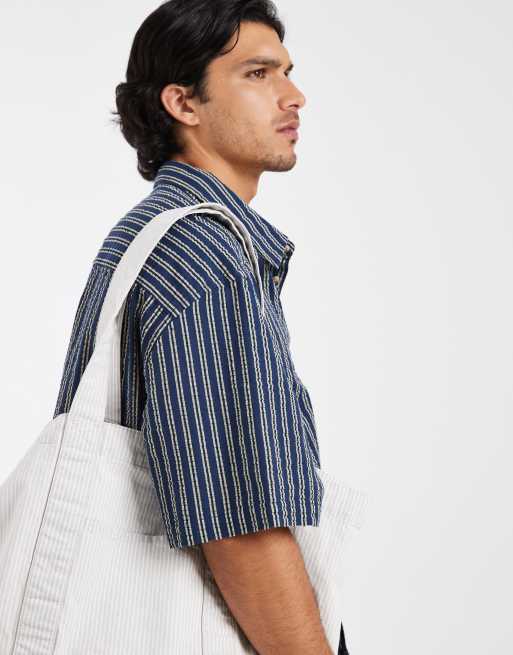 ASOS DESIGN – Gestreiftes, kastiges Oversize-Hemd aus Seersucker in Marineblau, 3 von 5