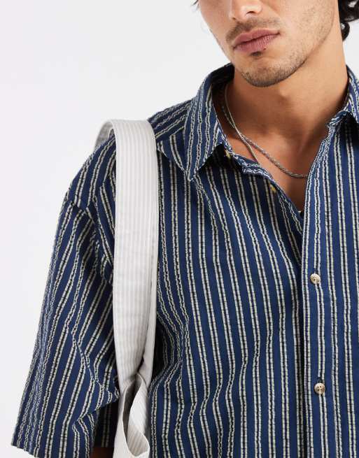 ASOS DESIGN – Gestreiftes, kastiges Oversize-Hemd aus Seersucker in Marineblau, 5 von 5