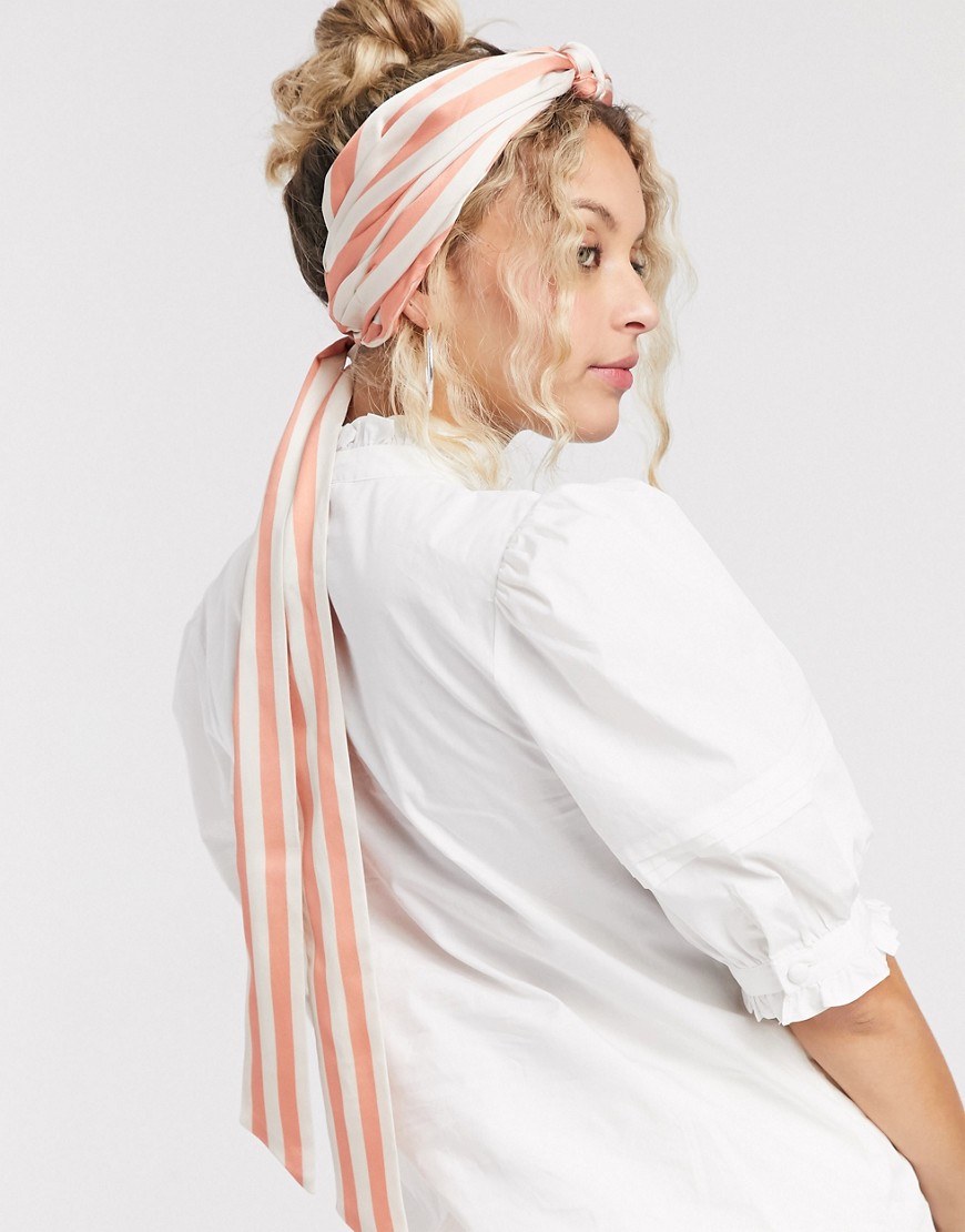 asos design -  – Gestreiftes Kopftuch mit Knoten vorne in Pfirsich und Weiß-Mehrfarbig