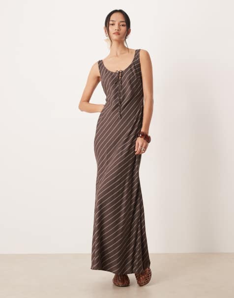 ASOS DESIGN – Gestreiftes Midikleid in dunklem Schokobraun mit U-Ausschnitt und gebundener Vorderseite - view 1