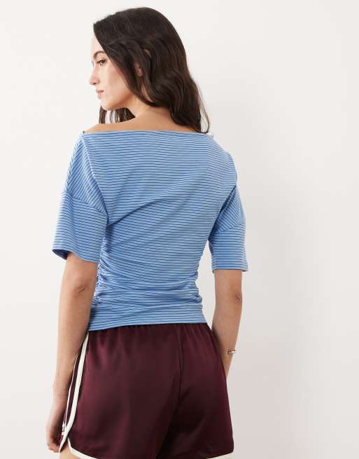 ASOS DESIGN – Gestreiftes Oberteil in Blau und Marineblau mit U-Boot-Ausschnitt und geraffter Taille, 2 von 4