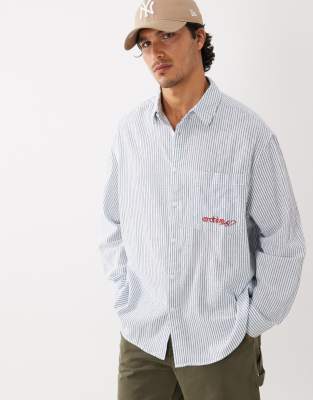 Gestreiftes Oversize-Hemd in Beige mit Stickerei auf der Brust-Weiß Weiß L