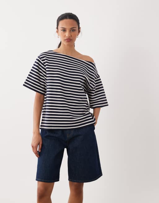 ASOS DESIGN – Gestreiftes, schulterfreies Oversize-Oberteil aus Jersey in Schwarz-Weiß, Kombiteil, 2 von 4