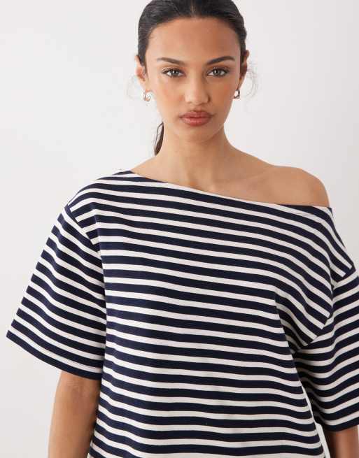 ASOS DESIGN – Gestreiftes, schulterfreies Oversize-Oberteil aus Jersey in Schwarz-Weiß, Kombiteil, 3 von 4
